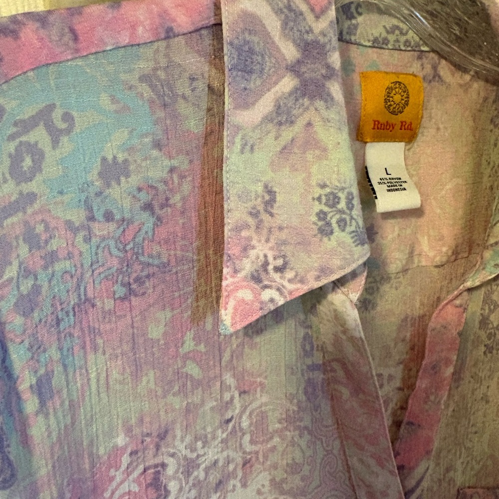 Spring Pastel Button-Up Top - Picture 3 of 6